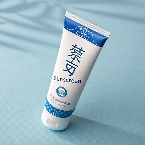 sunscreen-tube-with-japanese-printing