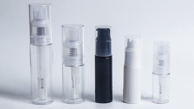 Travel size powder spray bottles